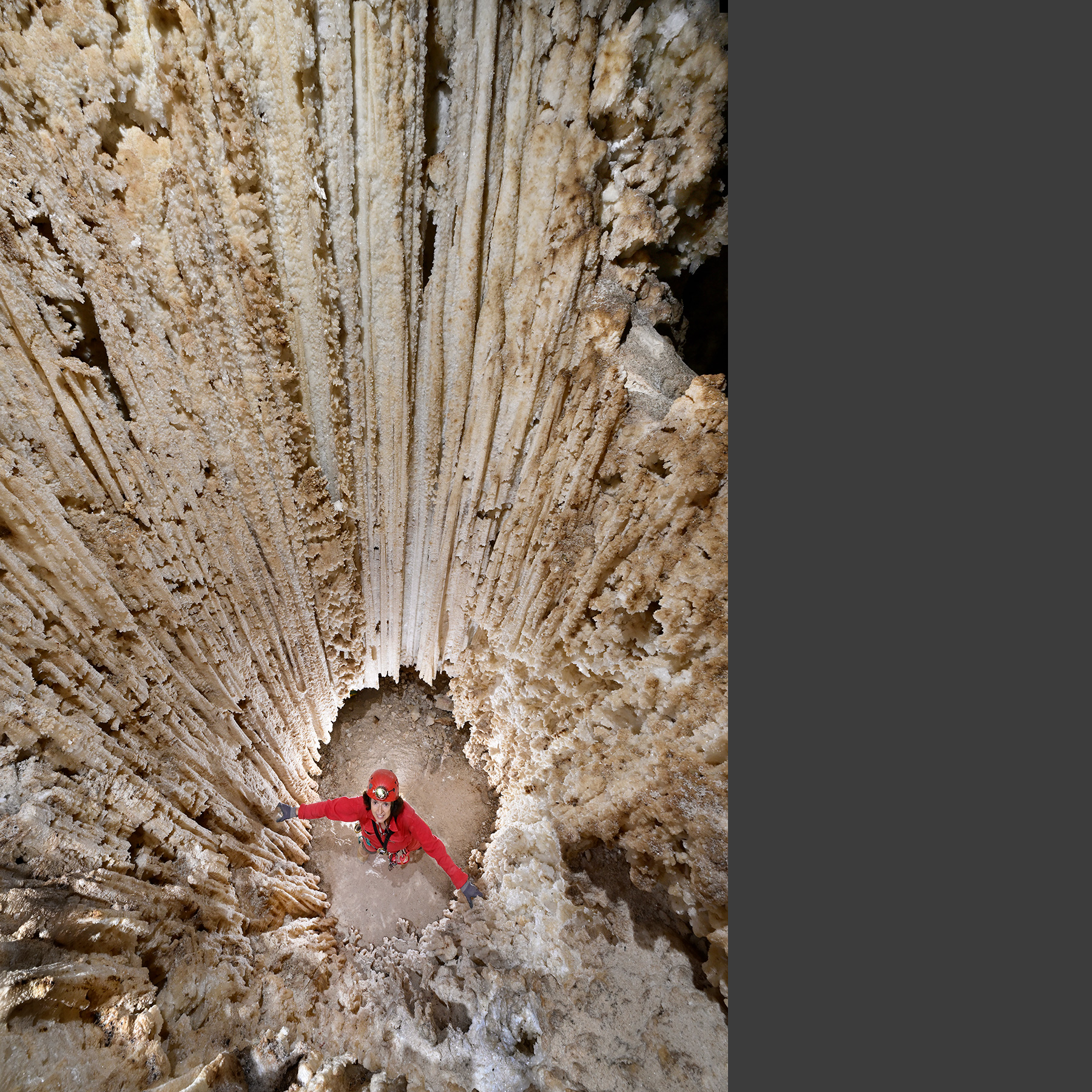 Grotte d’Hushm-Oyeek (Turkménistan)