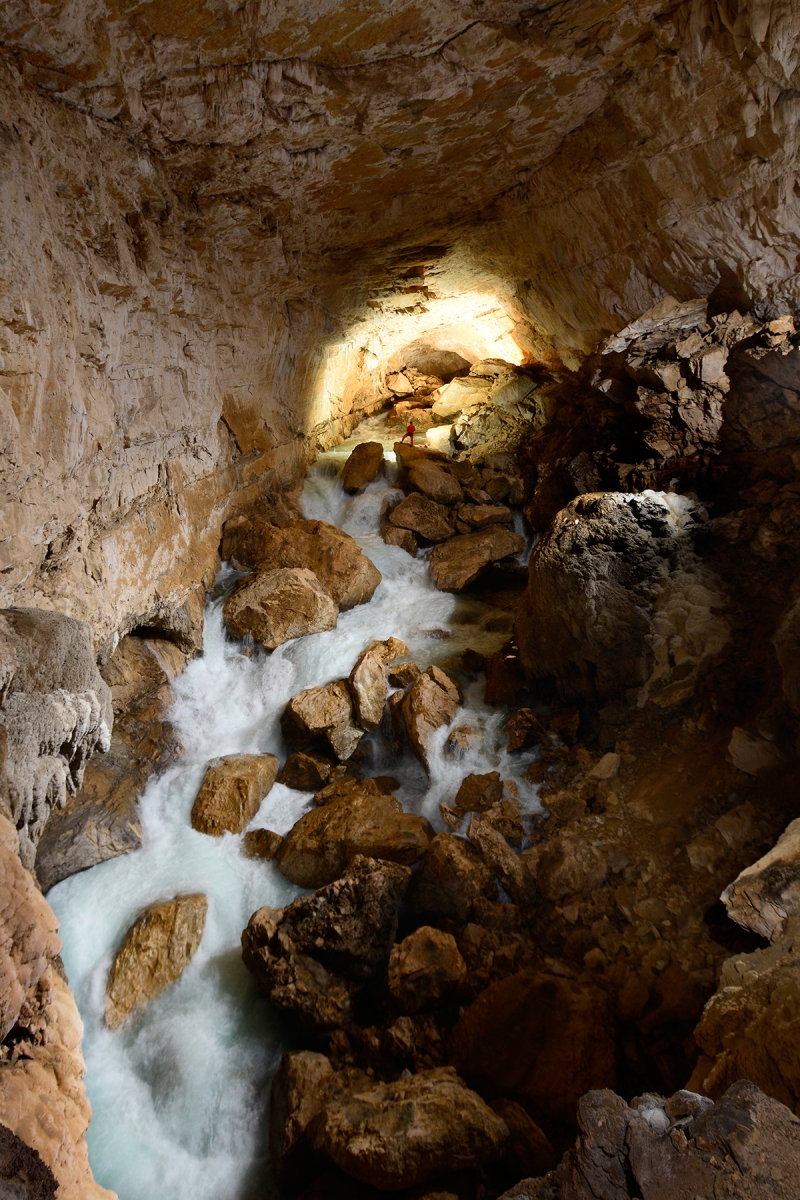 Rivière souterraine de Bournillon (Vercors, Isère) - Galerie principale avec rivière en crue 