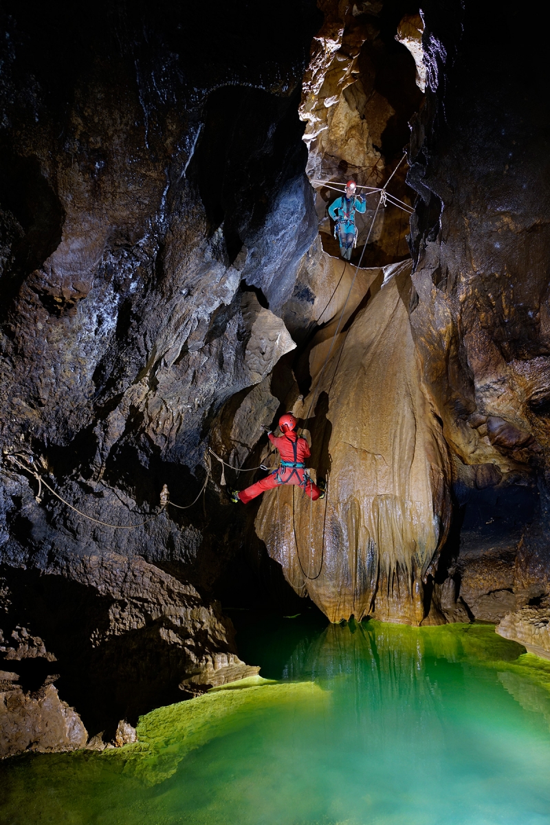 Grotte de la Castelette (Massif de la Sainte Baume, Var) : passage de "la Méduse"