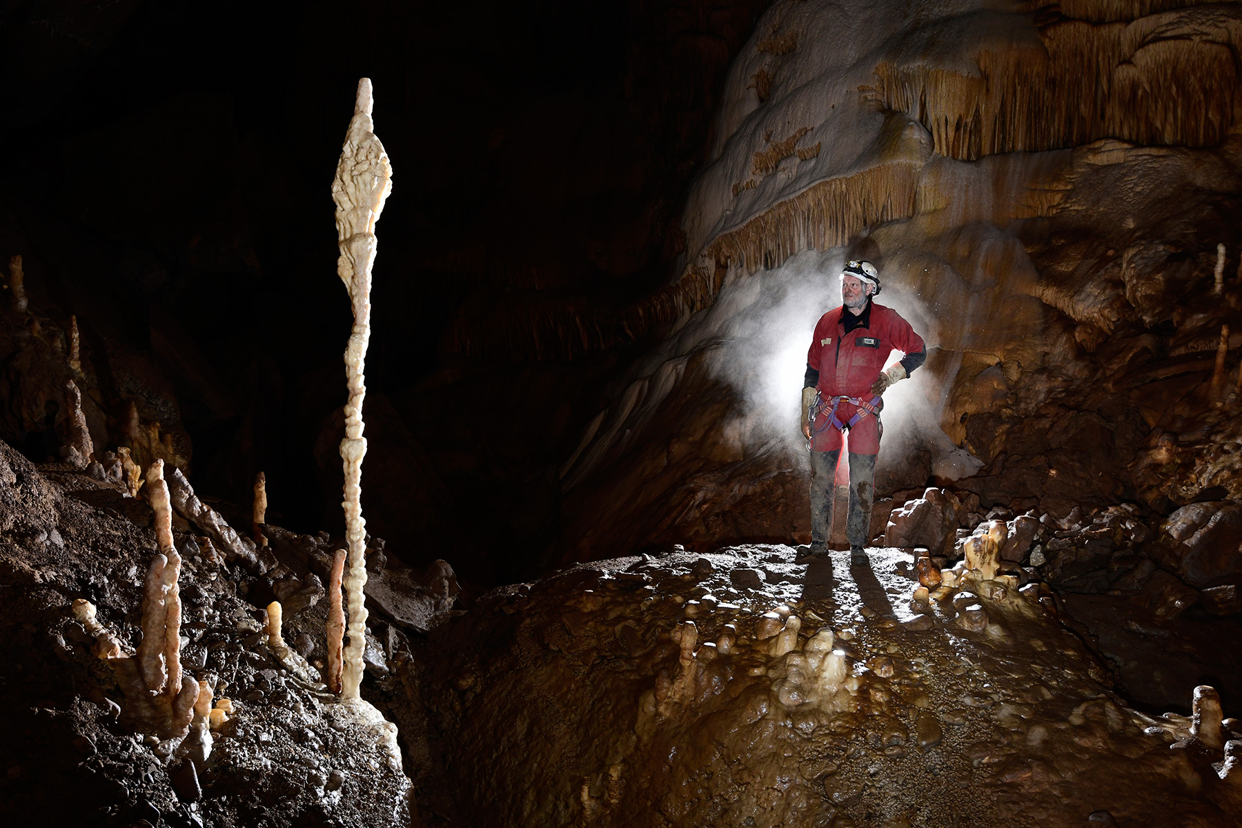 Grotte du Père Noël (système de Han-sur-Lesse, Belgique) - Stalagmite très fine appelée le "Cobra"