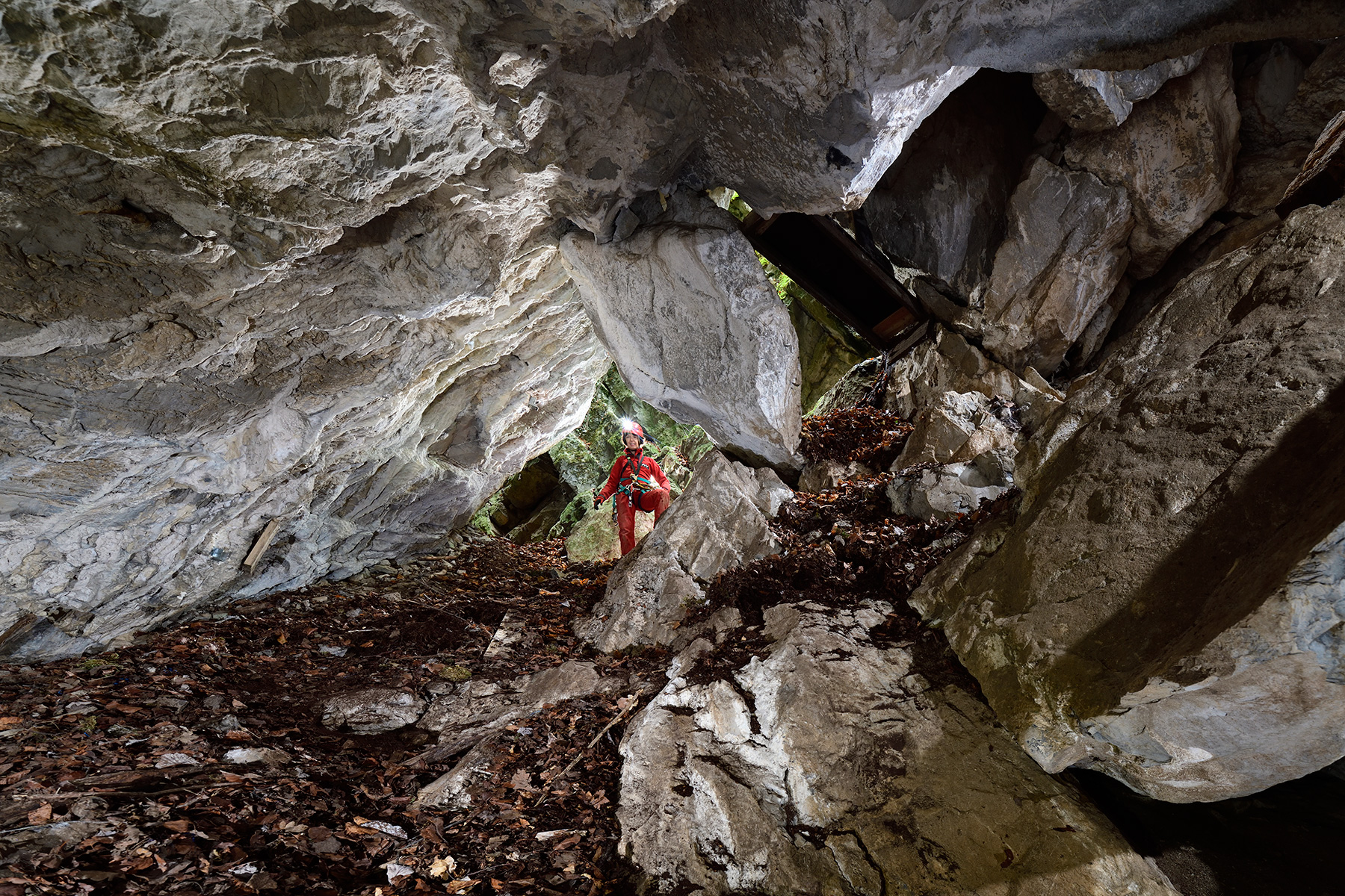 Grotte du Père Noël - Base de la faille au fond de laquelle s'ouvre le Trou Picot