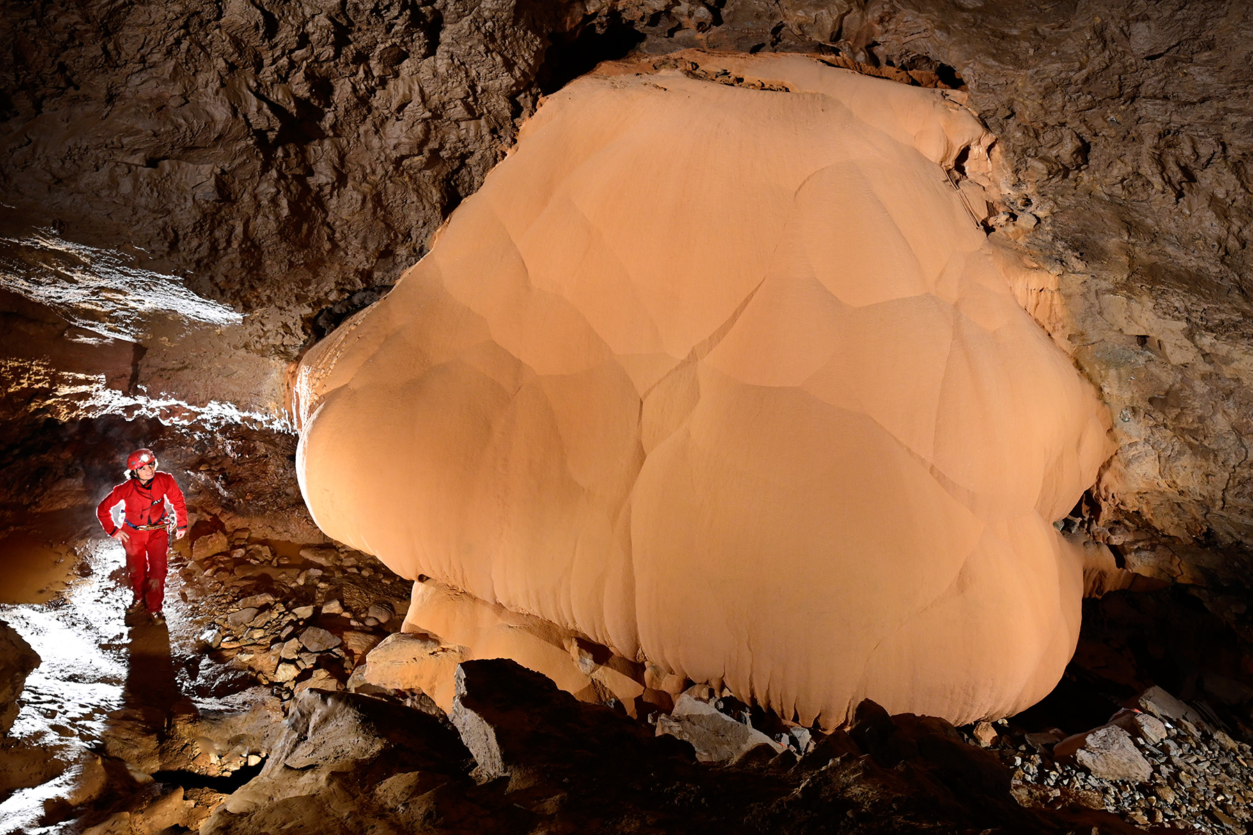 Gouffre de Cabrespine (Aude) - Grande coulée de calcite orange