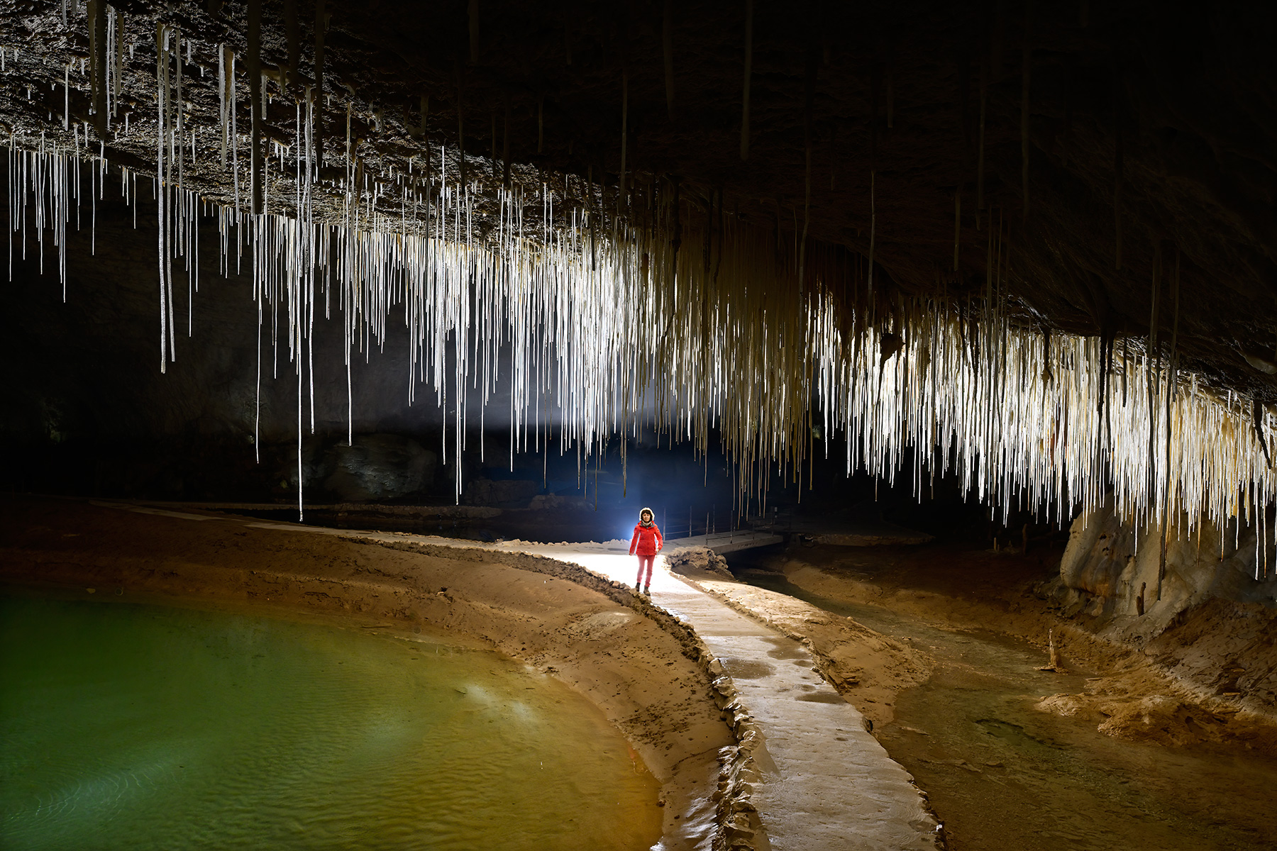 Grotte de Choranche (Isère) - Partie touristique : fin du parcours sous les fistuleuses