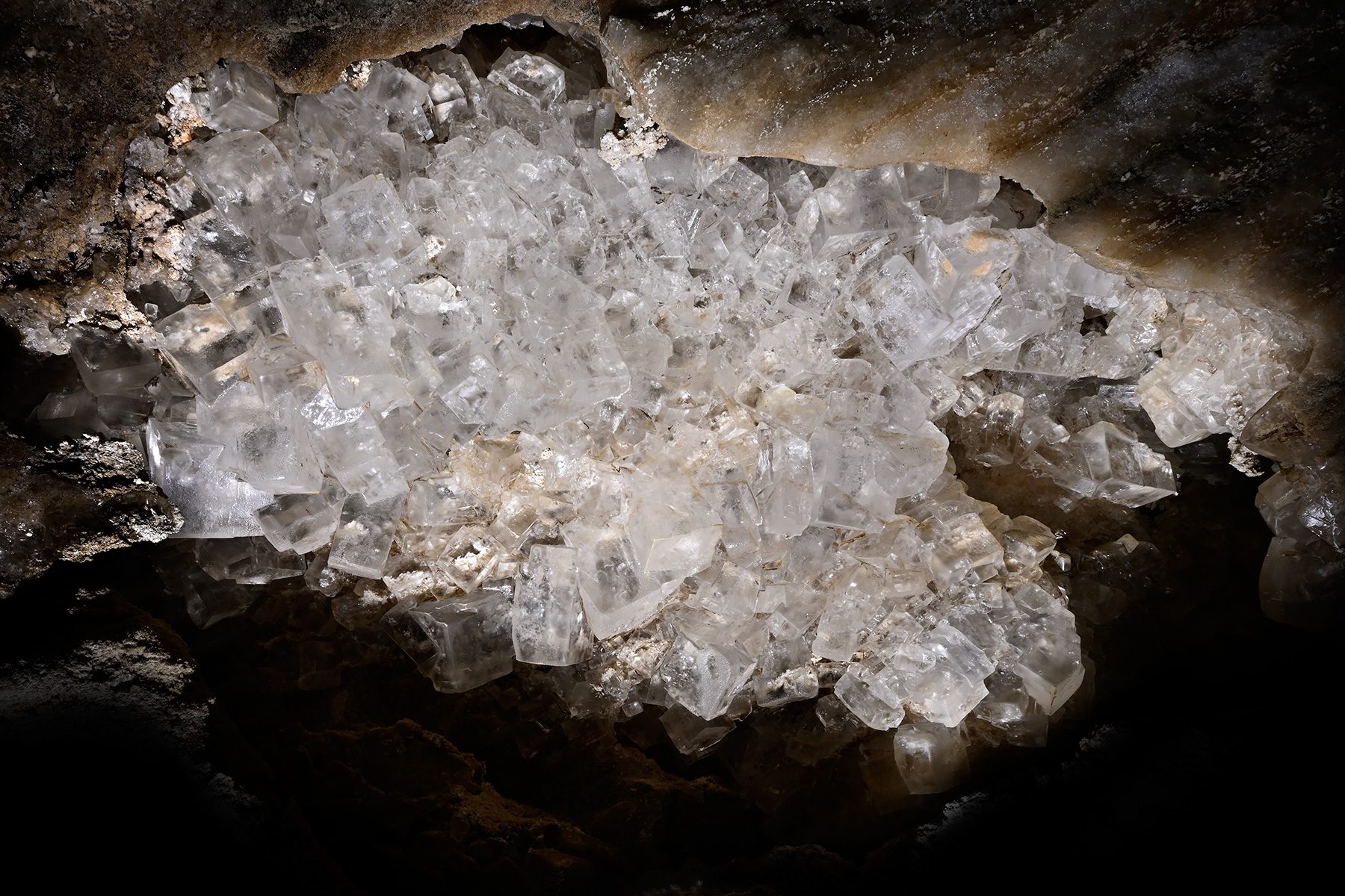 Salt cave (Mont Sodome, Israël) - Ensemble de cristaux de sel dans une petite alcôve