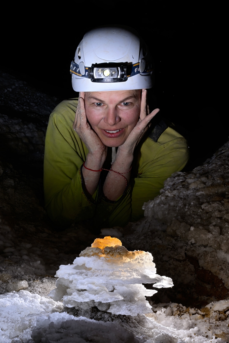 Salt cave (Mont Sodome, Israël) - Spéléo devant un "champignon" de sel