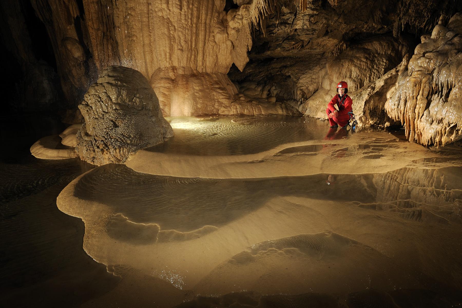 Grotte de Gournier (Isère) - Gours dans la salle aux Fontaines