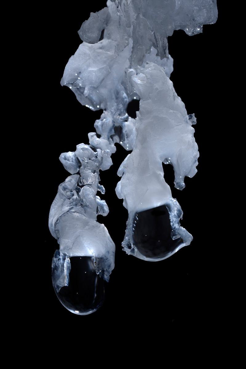 Cova dels Meandres de Sal (Espagne) - Détail de gouttes à l'extrémité de stalactites de sel
