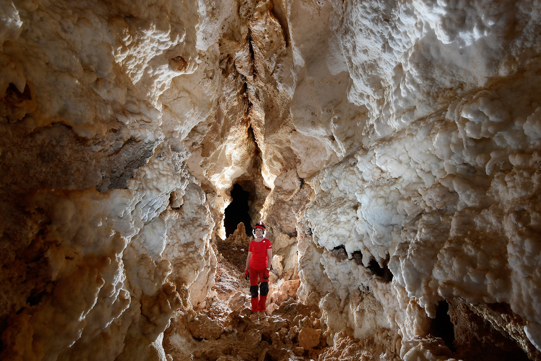 Hell Below Cave (USA - Nouveau Mexique) - Couloir tapissé de concrétions de gypse