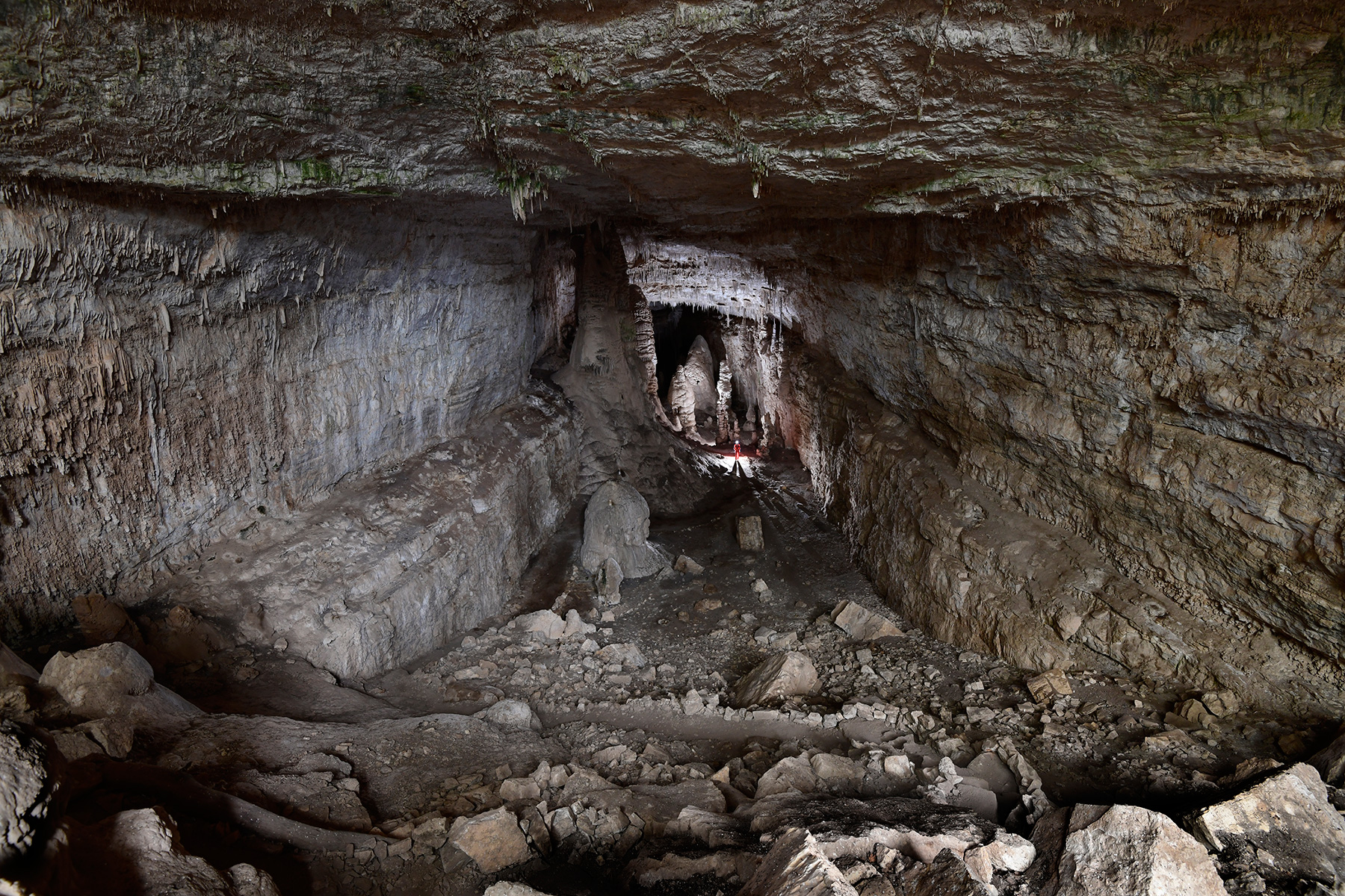 Cottonwood Cave (USA - Nouveau Mexique) - Entrée de la galerie principale éclairée par la lumière du jour 