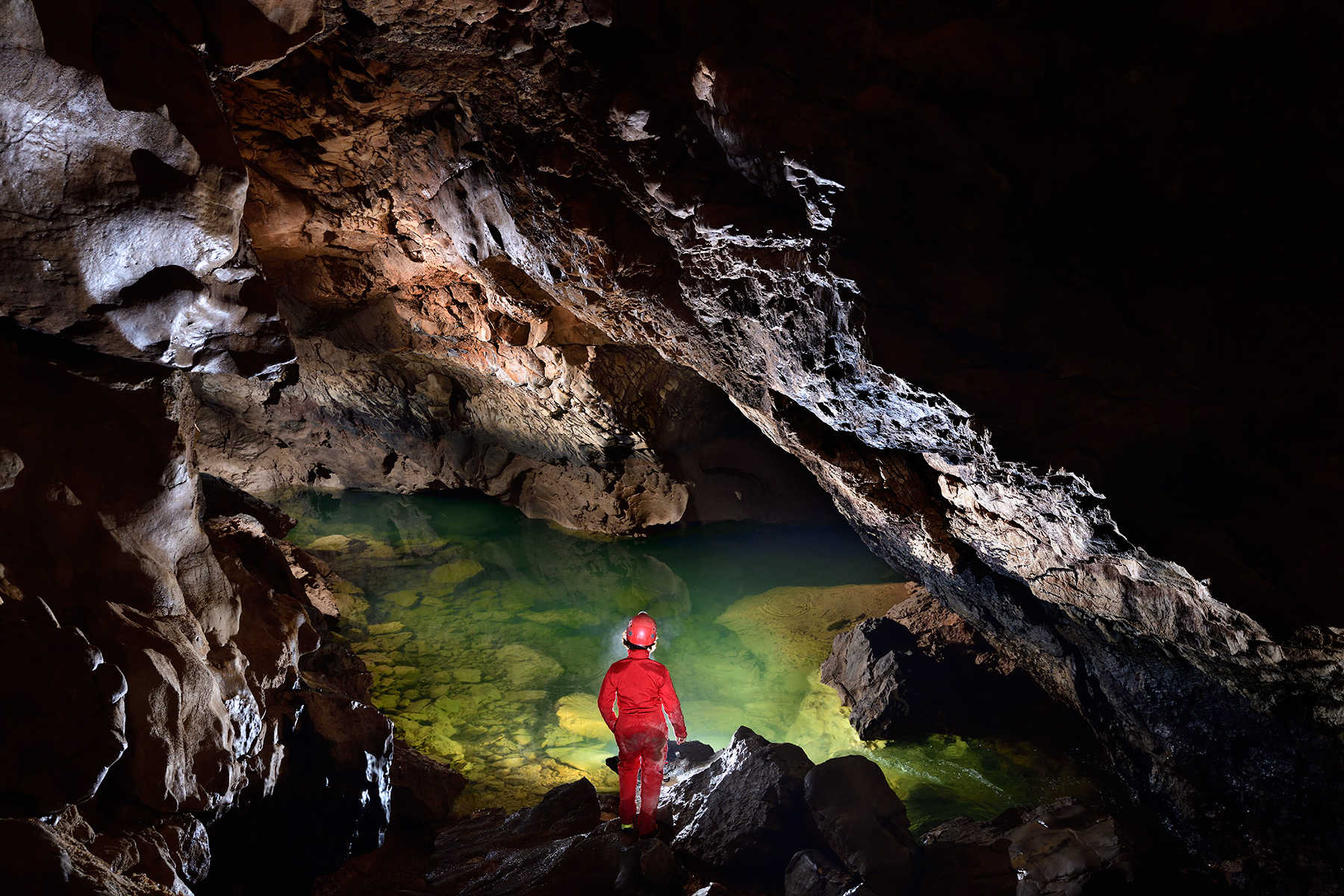 Grotte de Vallorbe (Suisse) - Spéléo devant le siphon des marmites 