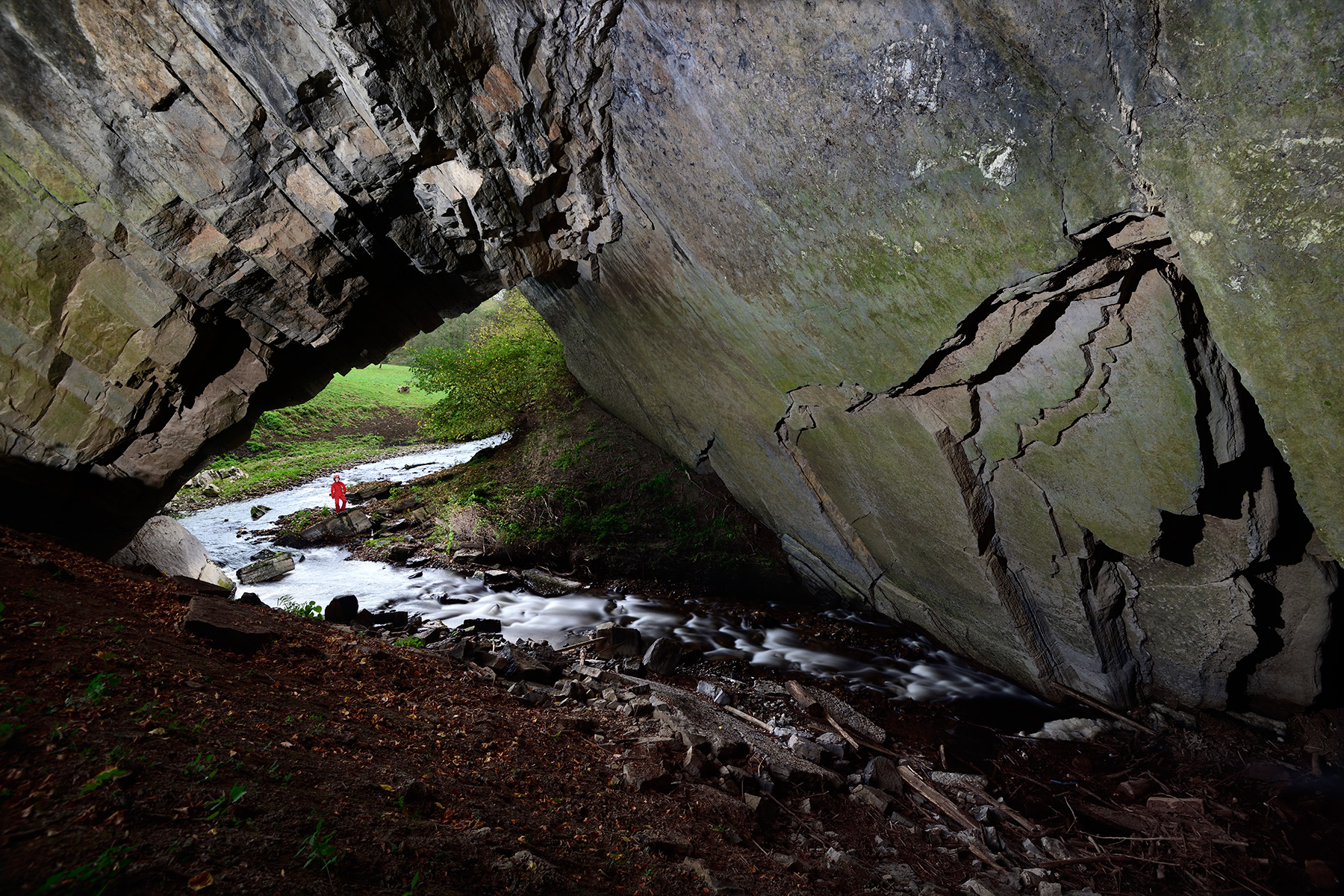 Grotte de Han (extérieur) - Perte de la Lesse dans le Gouffre de Belvaux