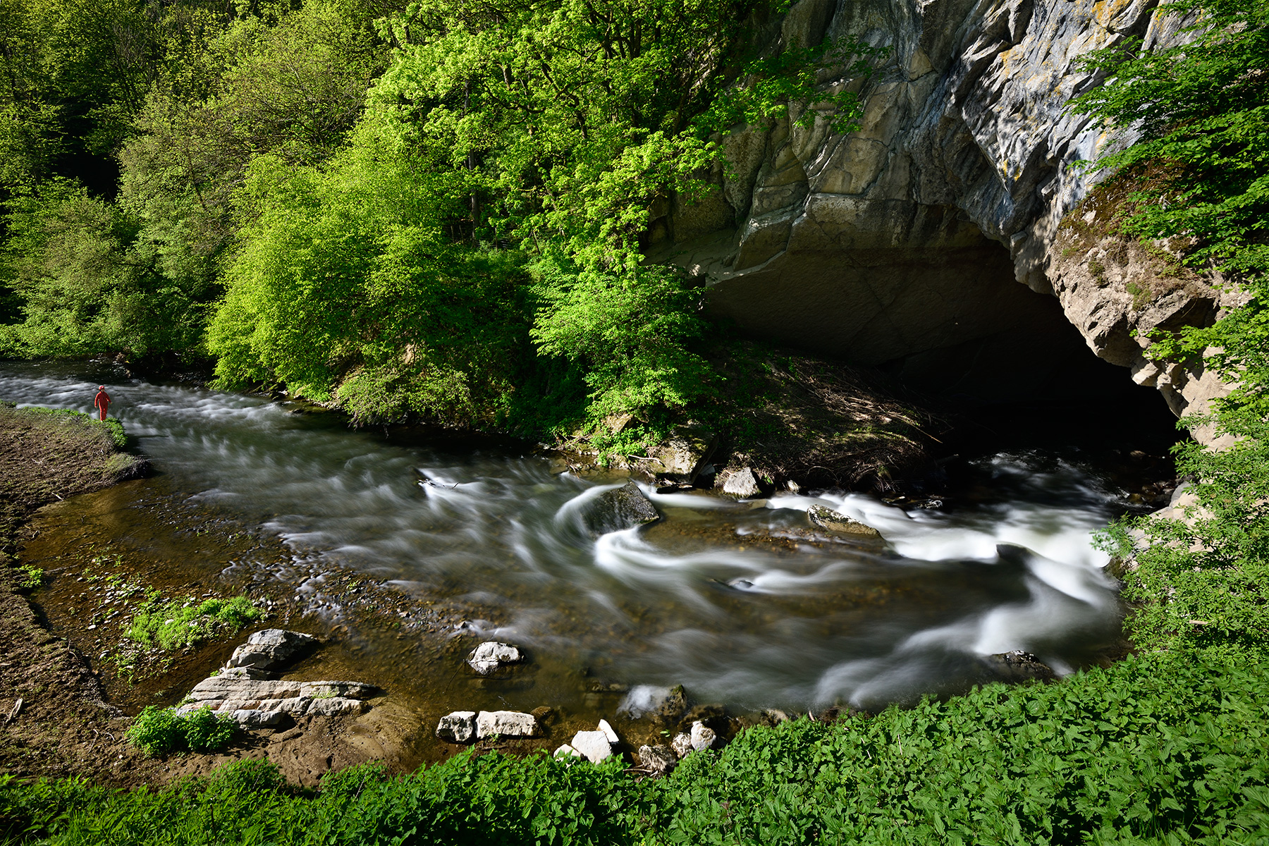 Grotte de Han (extérieur)  - perte de la rivière Lesse dans le gouffre de Belvaux