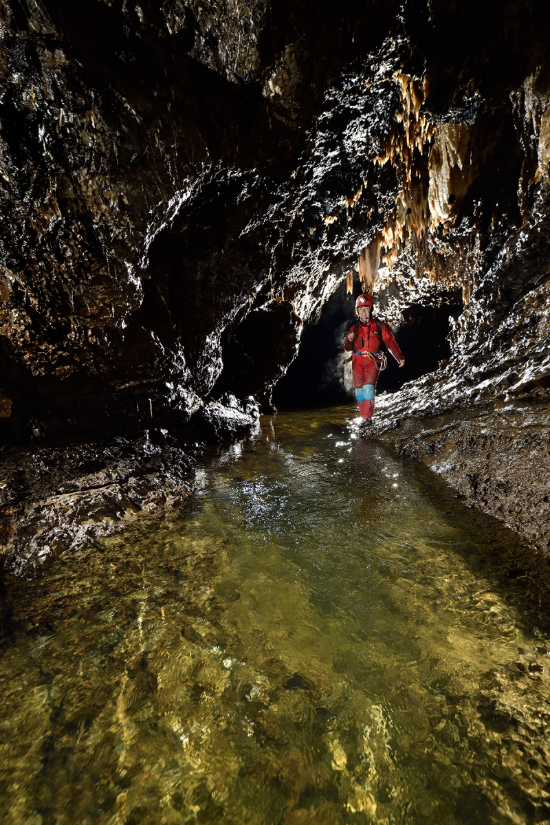 Grotte de Han (réseau sud) - rivière dans "l'Egout".