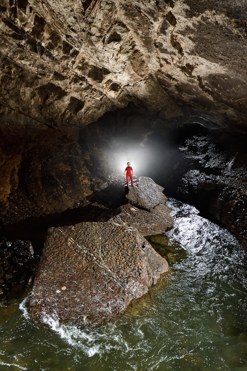 Grotte de Han (partie touristique) - La Lesse devant les Sentinelles