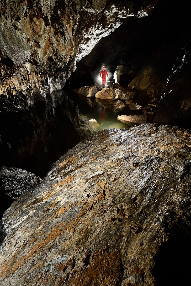 Grotte de Han (partie touristique) - Rivière au niveau du "Passage du Diable"
