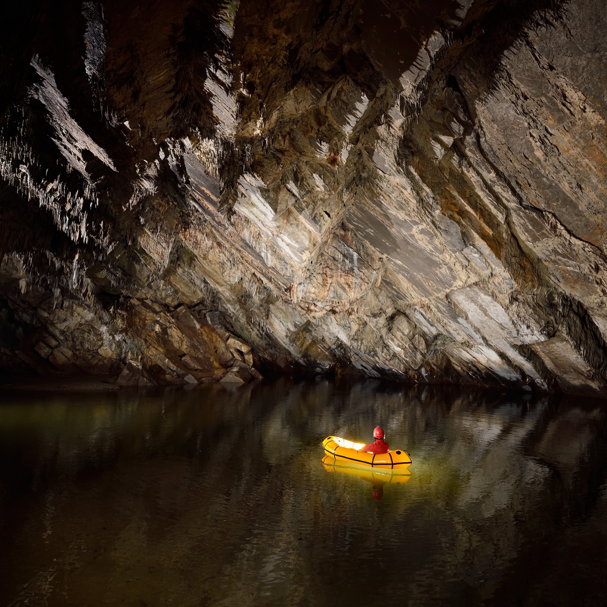 Grotte de Han (partie touristique) - navigation sur la Lesse