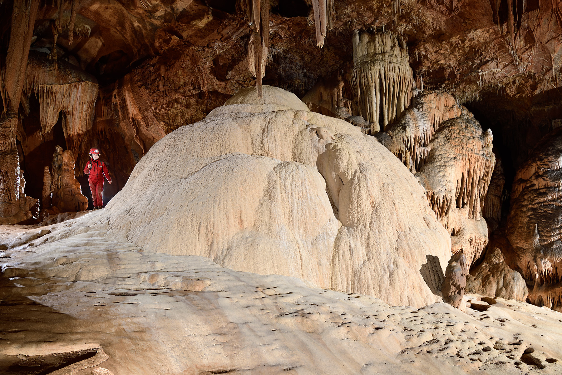 Grotte de Saint-Marcel (Ardèche) - Dôme de calcite blanche