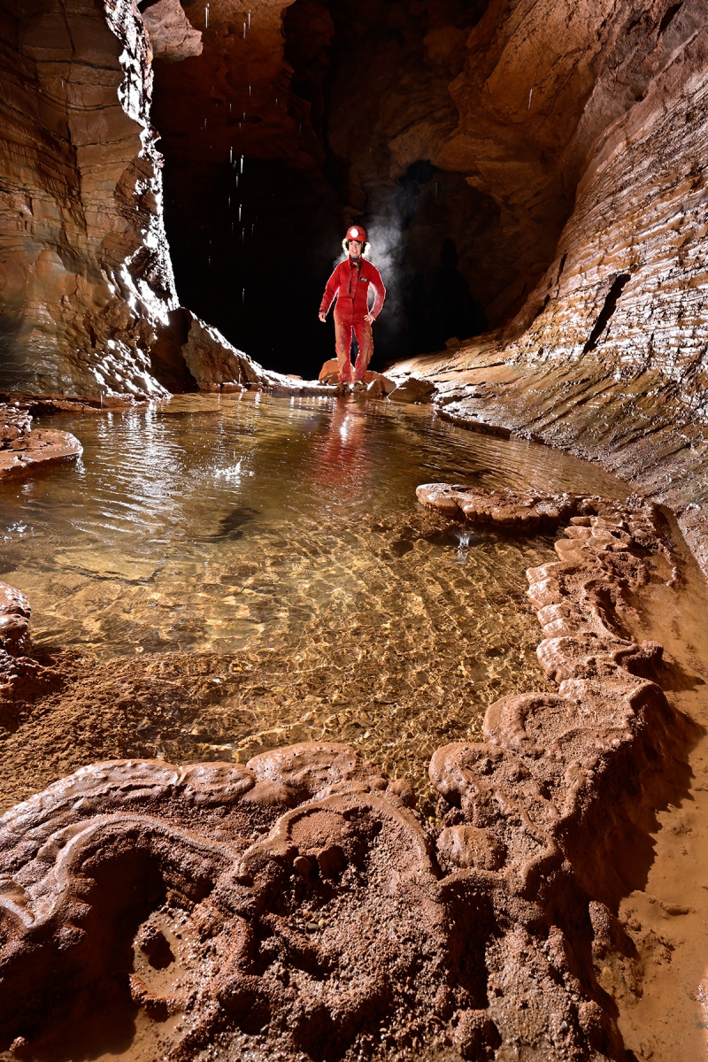 Grotte du Banquier (Hérault) - Petit gour au milieu de la galerie