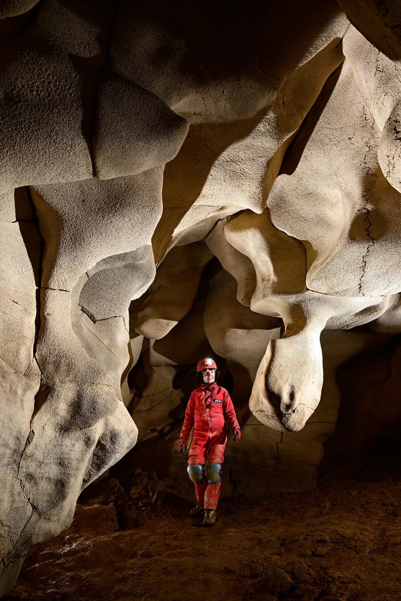 Rapps Cave (Virginie occidentale, USA) - Spéléo à côté d'un tombant dans une galerie 