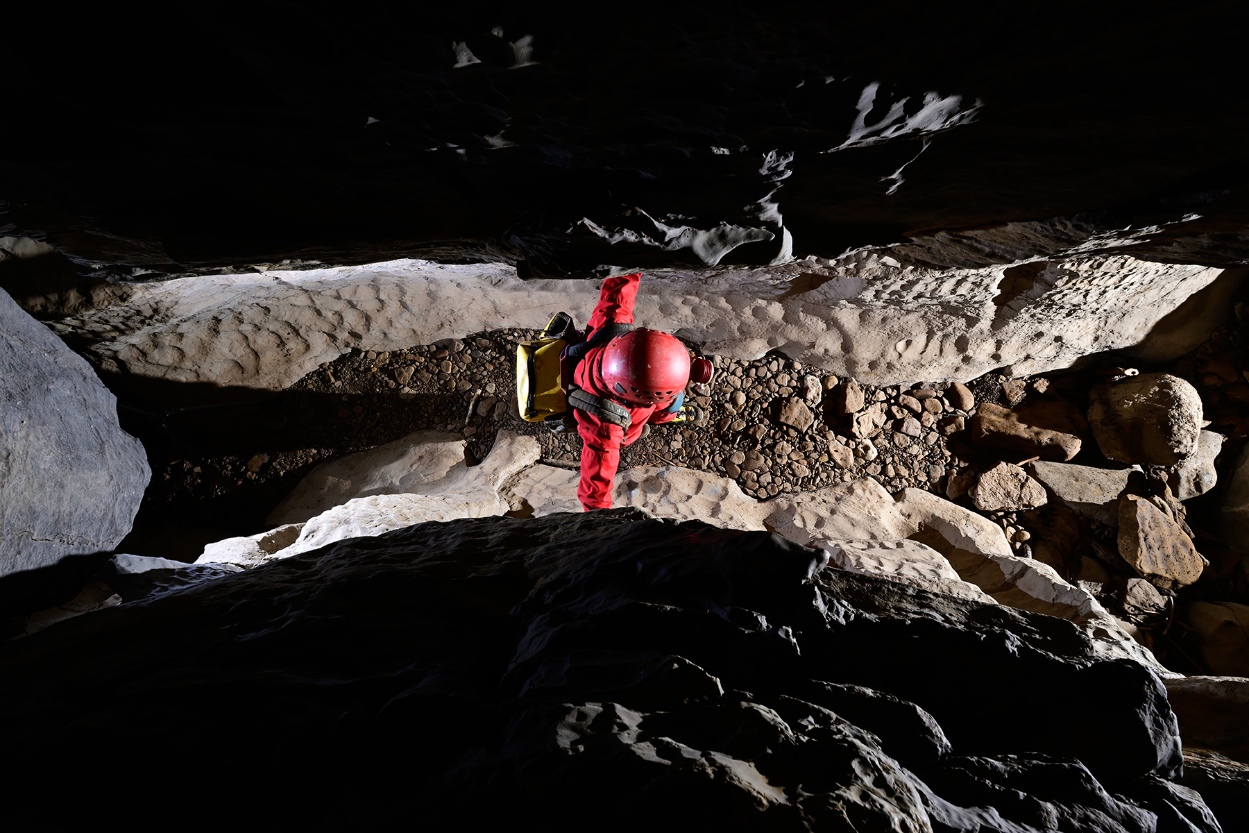Snedegars Cave (Virginie occidentale, USA) - Progression dans un  petit méandre vu de dessus