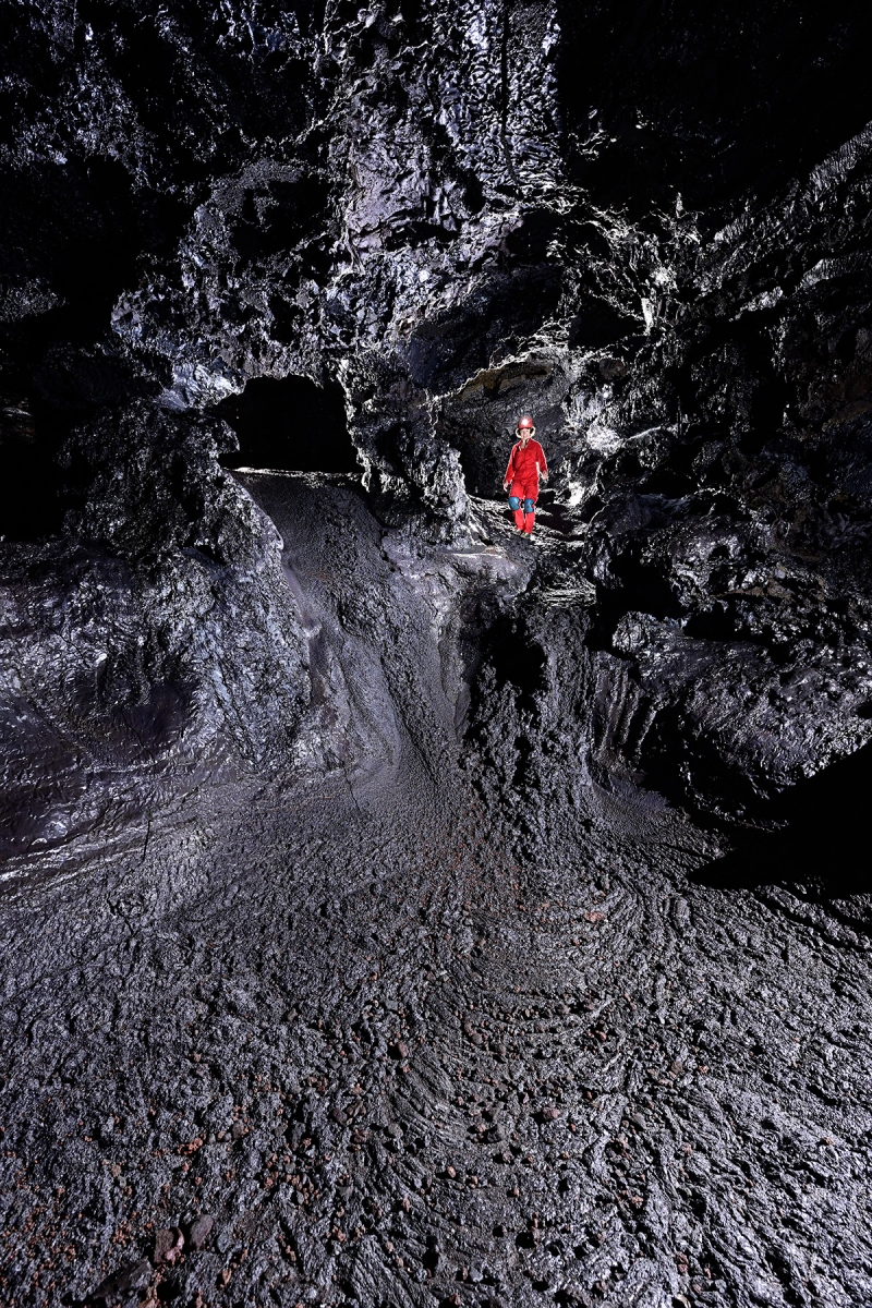 Tunnel de lave de la coulée 2004 (La Réunion) - Cascade de lave figée