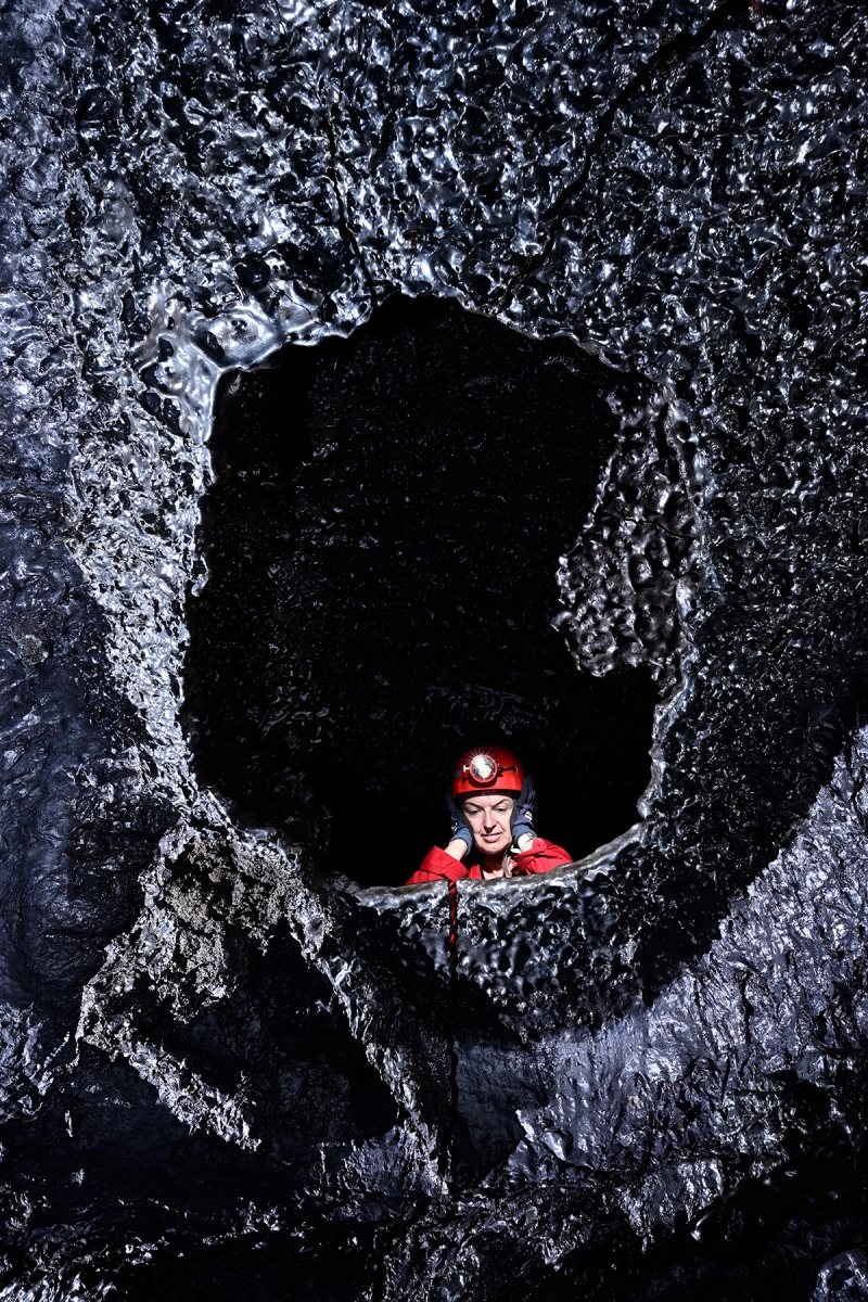 Tunnel de lave de la coulée 2004 (La Réunion) - Effondrement mettant en relation deux tubes de lave superposés