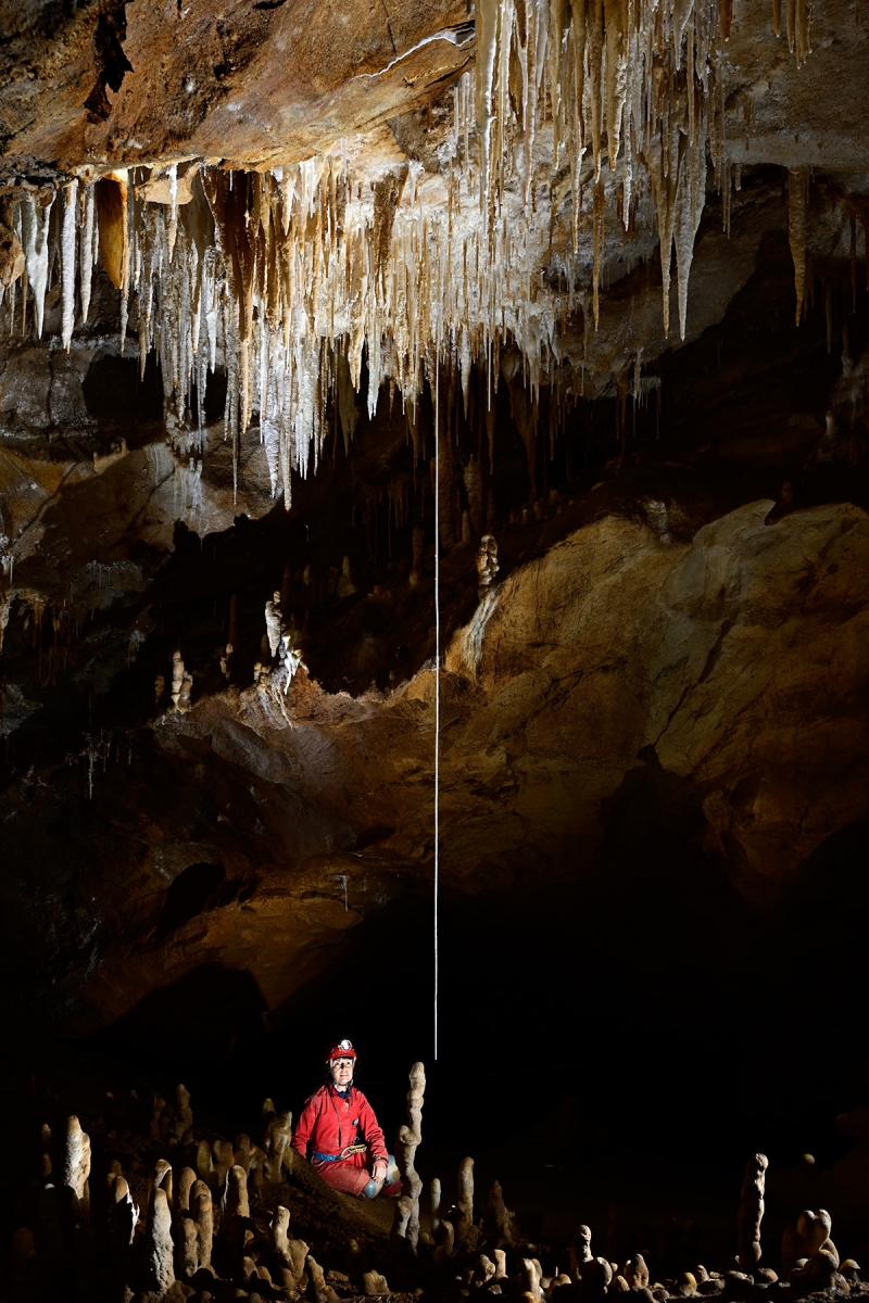 Grotte du Macoumé (Hérault) - Spéléo au pied d'une grande fistuleuse