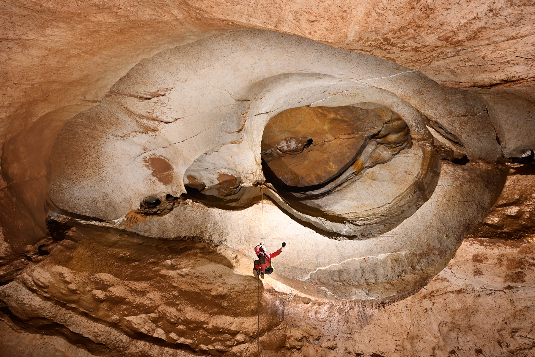 Traversée Aven Despeysse - Grotte de Saint-Marcel (Ardèche) - Puits ascendant de 16 m