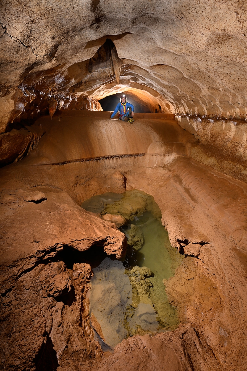 Traversée Aven Despeysse - Grotte de Saint-Marcel (Ardèche) - Vasque d'eau dans la galerie N