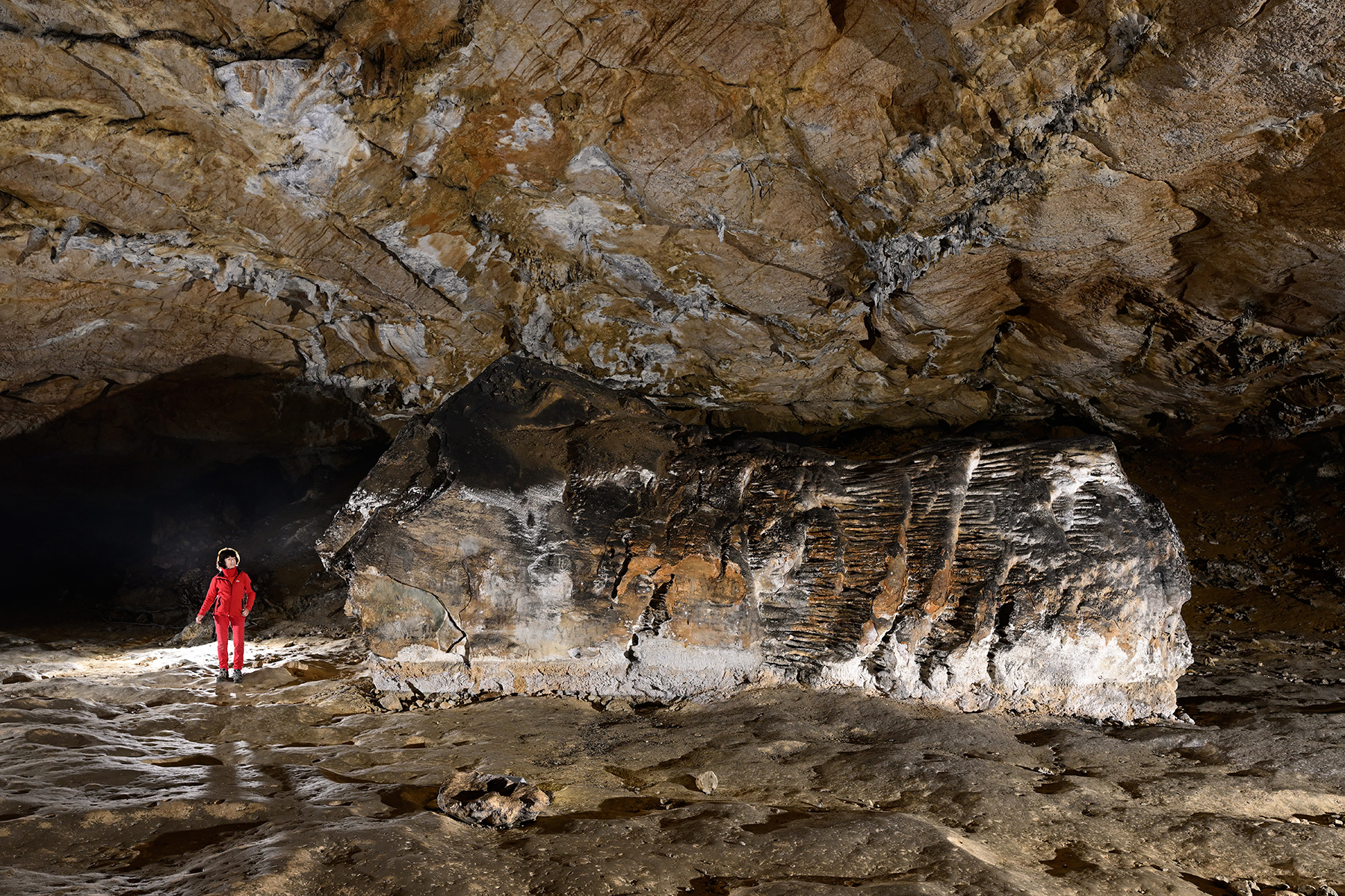 Grotte préhistorique de Bédeilhac (Ariège) - Colonne effondrée (le "tombeau de Roland")