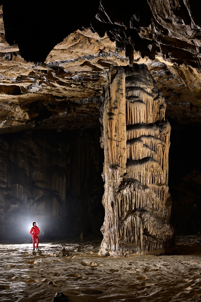 Grotte préhistorique de Bédeilhac (Ariège) - Grande colonne au milieu de la galerie