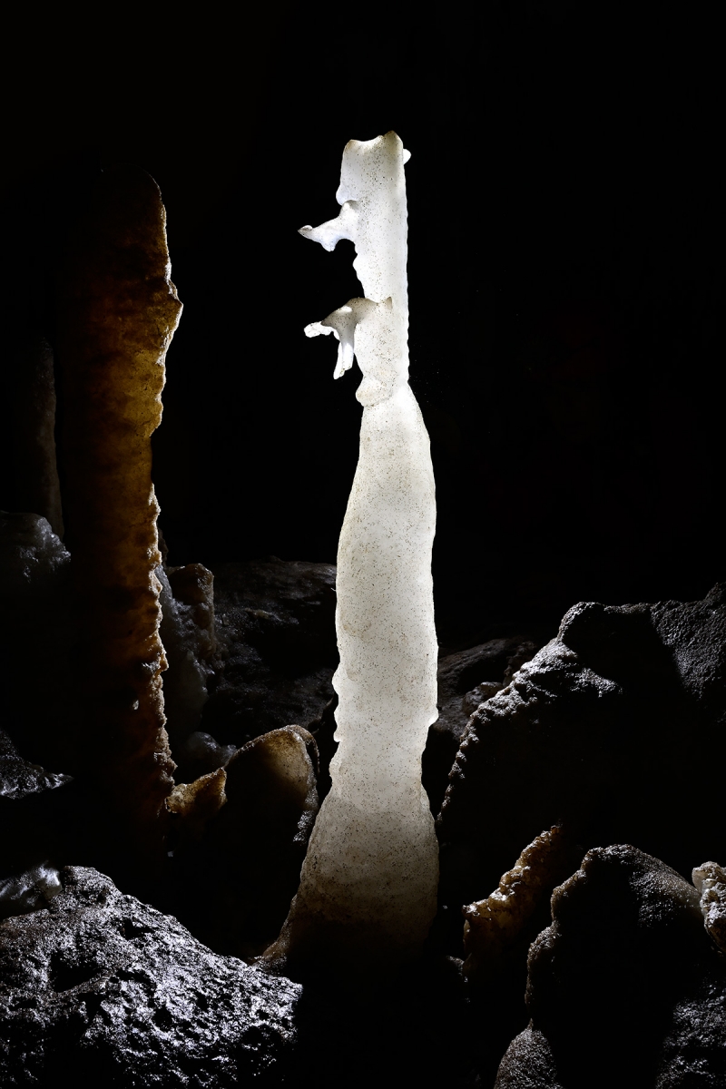 Grotte de la Devèze (Hérault) - Partie aménagée - La fileuse de verre (concrétion emblématique de la cavité)
