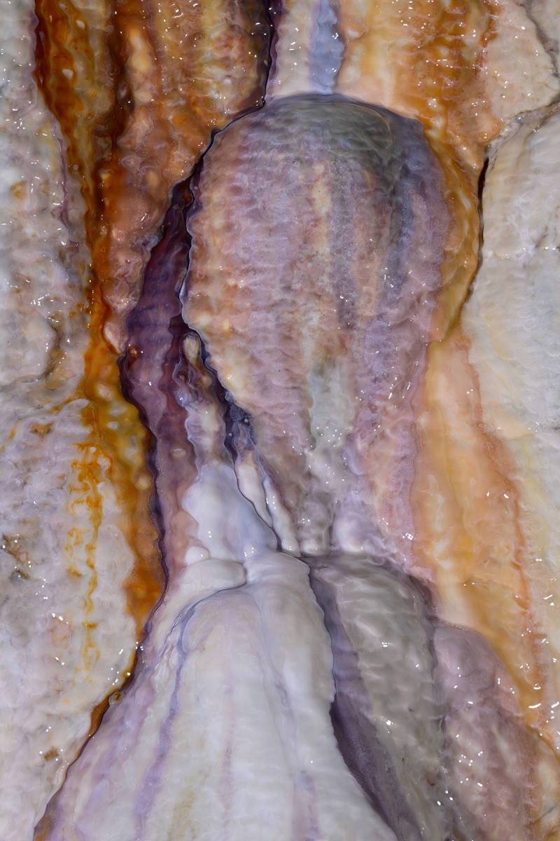 Grotte de Lodève (Hérault) - Coulées de calcite colorée