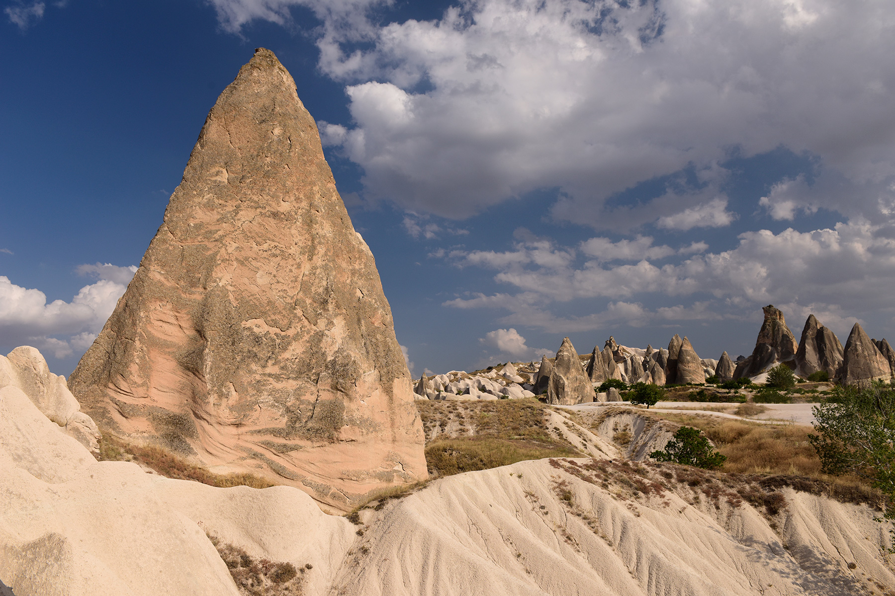 Turquie - Cappadoce - Vallée de Göreme - Pinacle de tufs volcaniques