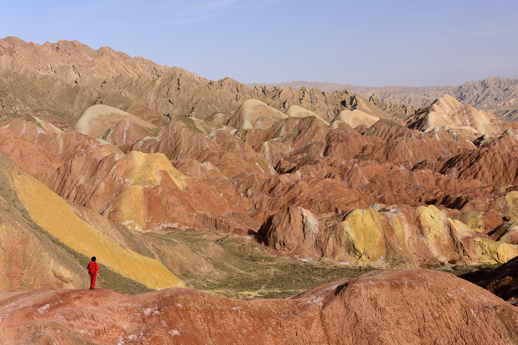 Parc géologique national de Zhangye Danxia (Chine, province de Gansu) - Belvédère n°1. Vue vers  Huge Scallop Shaped Rocks 