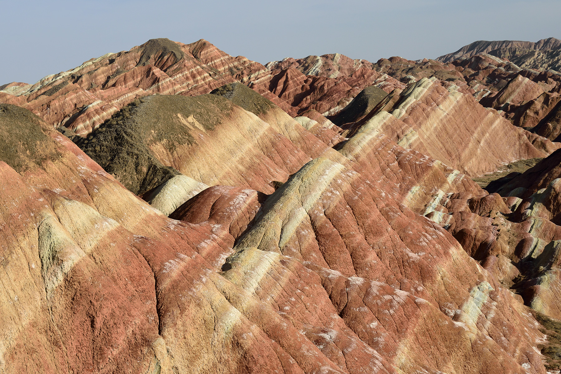 Parc géologique national de Zhangye Danxia (Chine, province de Gansu) - collines d'argiles aux couches colorées 