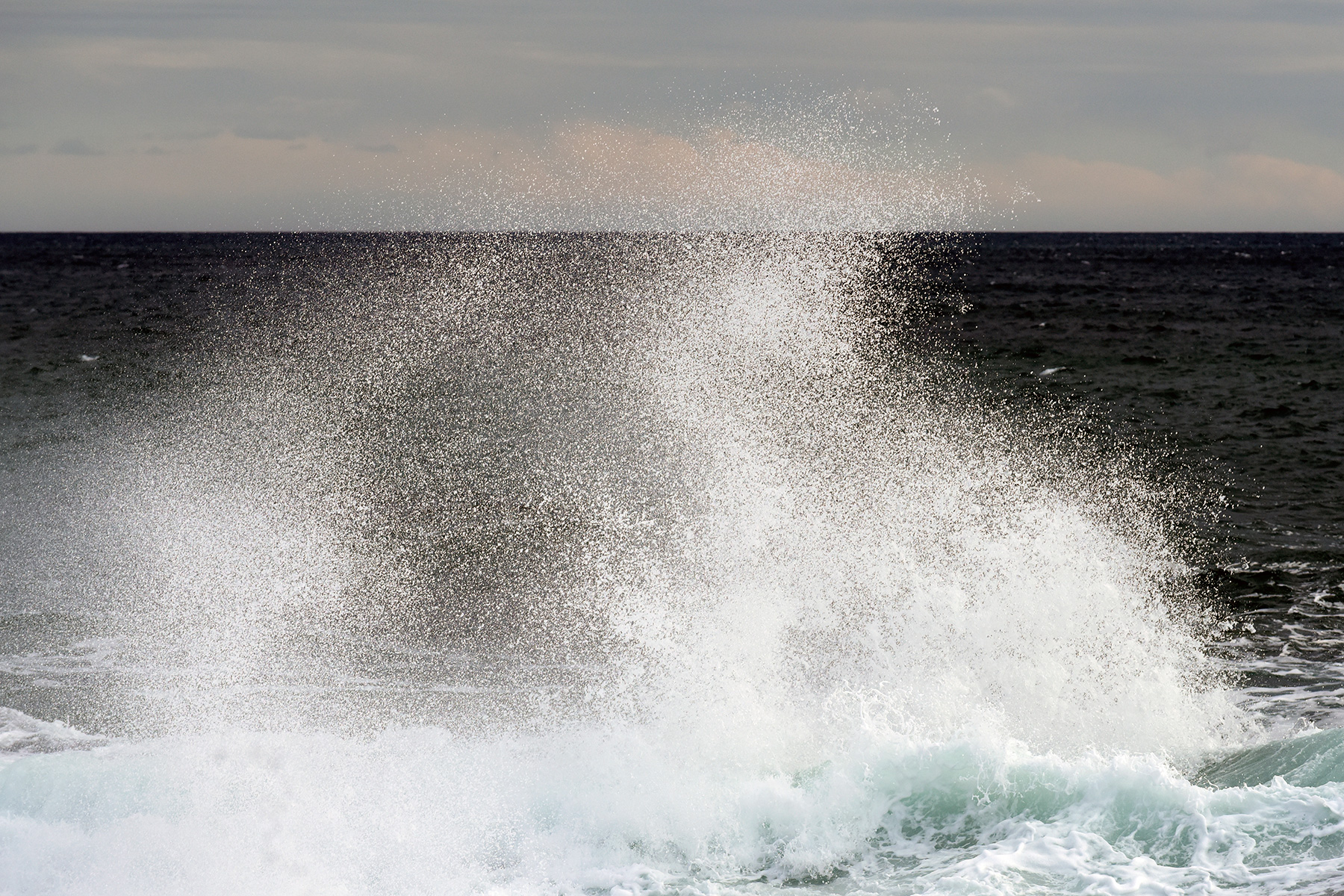 Great Ocean Road (South Australia, Australie) - vagues sur la côte Pacifique près des Twelve Apostles