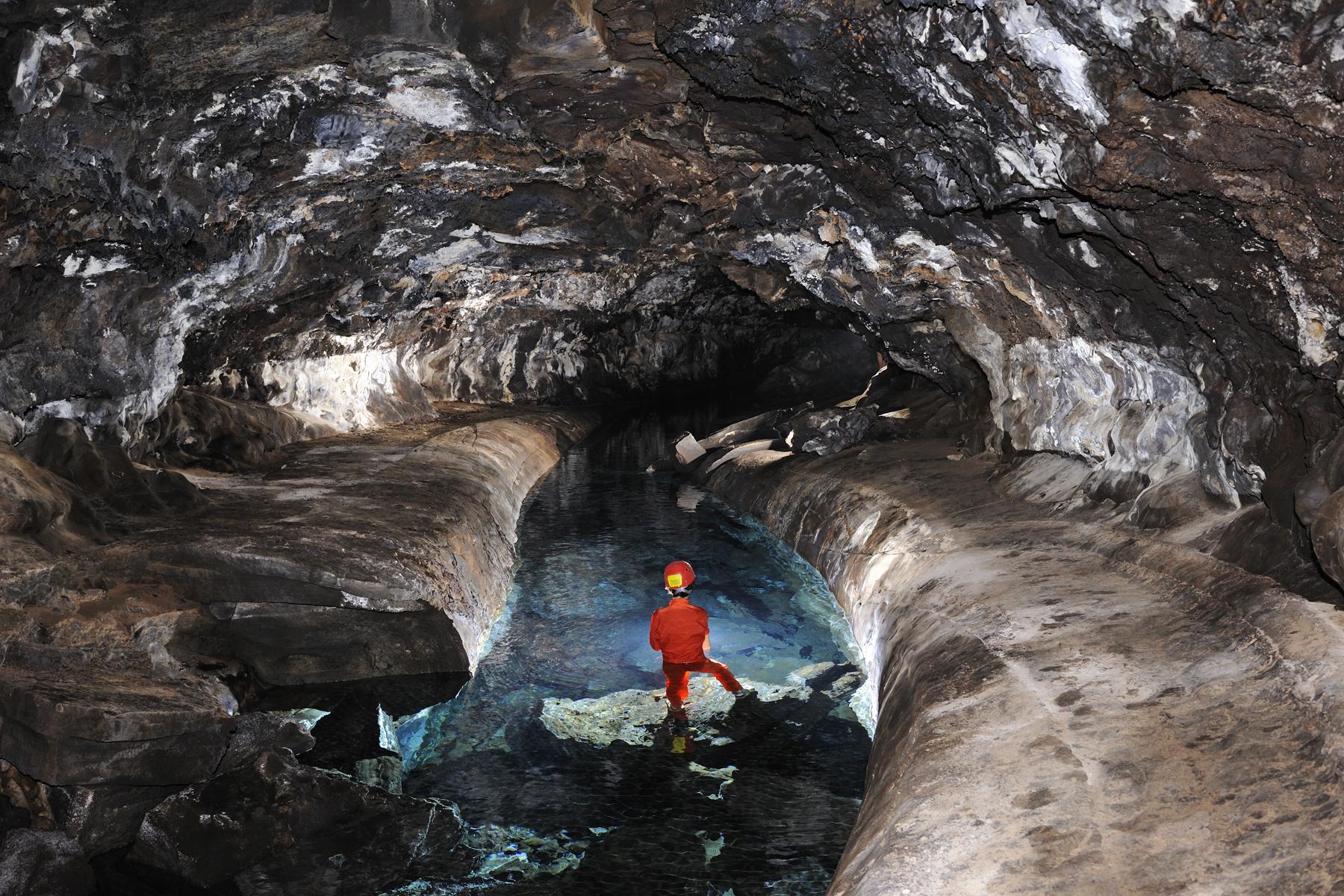 Hawaï (USA) - Tube de lave - Water Cave - Chenal d'écoulement de la lave envahi par l'eau
