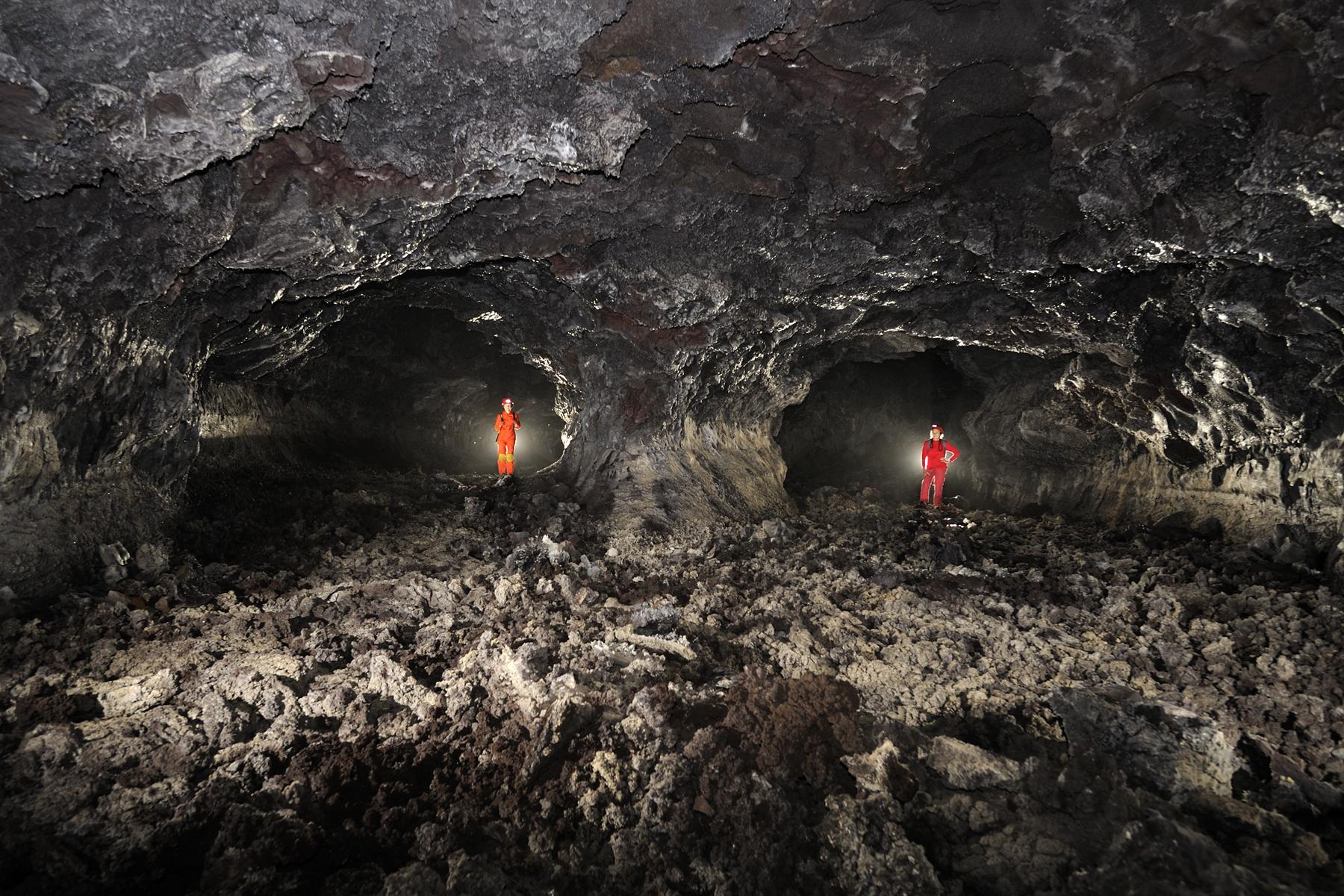 Hawaï (USA) - Tube de lave - Kula Kaï - Galerie double correspondant à la confluence de deux coulées de lave