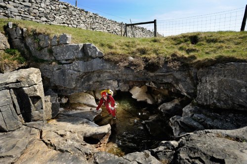 Lower Long Churn (Ingleton, Yorkshire) - Entrée avec perte de la rivière(SP 11-0324)