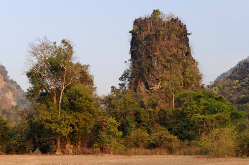 Paysage karstique (province de Khamouanne - Laos).(VO-13-0019)