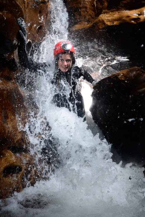 Abîme de Bramabiau (Gard)- Passage de la Cascade du Pont en désescalade (SP-14-0512)
