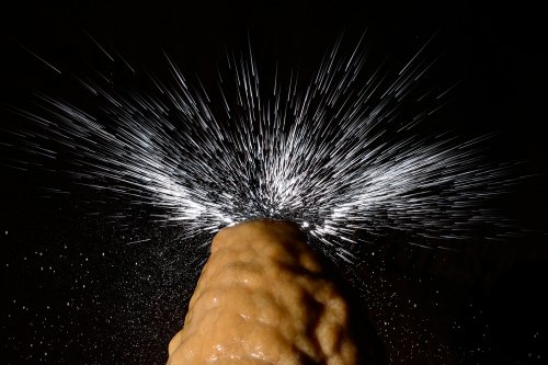 Grotte de Vitalis (Hérault) - Gouttes rebondissant sur une stalagmite(SP 14-0733)