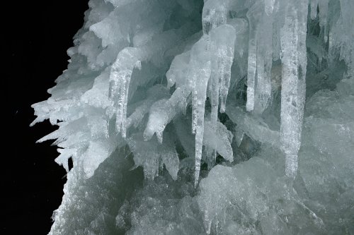 Dashstein Eishöhle (Autriche) - Détail des concrétions de glace de la grande colonne(SP-15-0786)