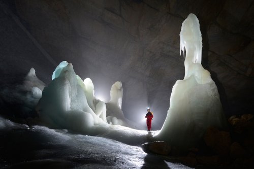 Schwarzmooskogel Eishöhle (Autriche) - Progression entre des colonnes de glace(SP-15-0715)