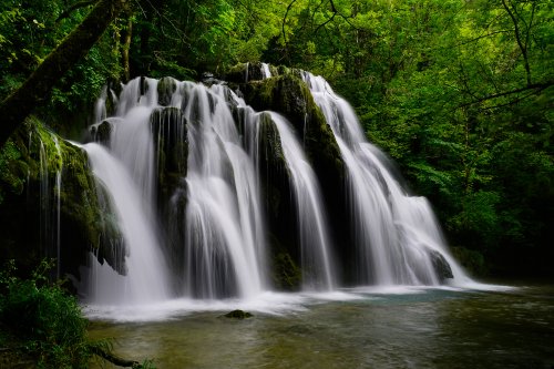 Cascade des tufs aux Planches-Près-Arbois (Jura), sur la rivière de la Cuisance(PA-16-0039)