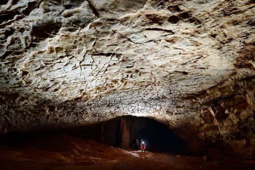 Lipiska Jama (Slovénie) - Grande galerie avec plafond "craquelé" par des fractures(SP-17-0381)