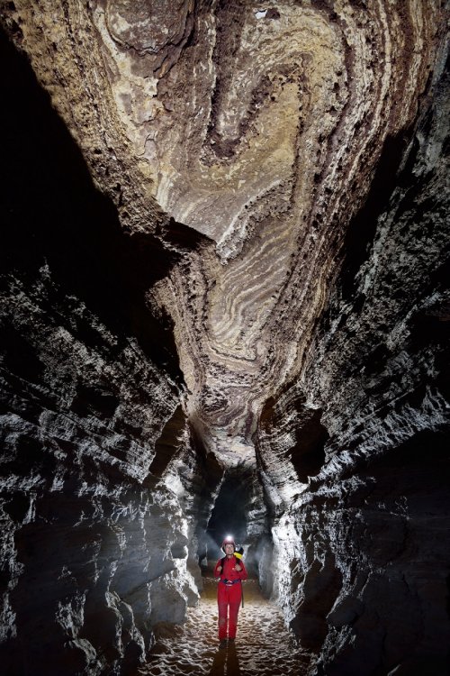 Gruta da Torinha (Iraquara, Bahia) - Spéléo dans une galerie avec plafond stratifié(SP-16-0899)