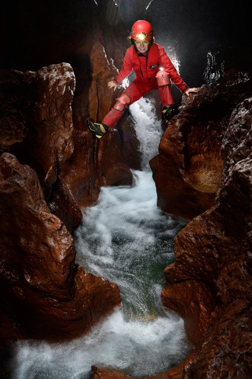 Aven de Rose (Plateau d'Albès, Hérault) - Spéléo en opposition au dessus de la rivière souterraine  (SP-18-0073)