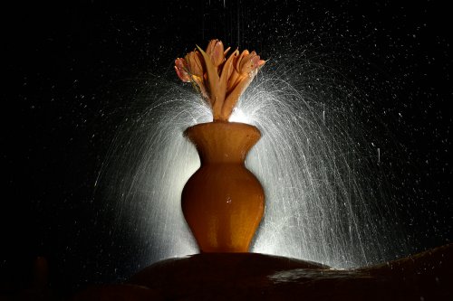 Grotte de Dargilan partie touristique (Lozère) - Vase calcifié par les eaux tombant du plafond (grande salle du Chaos)(SP-18-0245)
